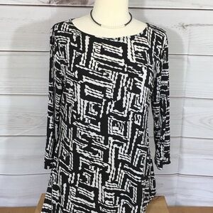 Chico’s Travelers Black & White Asymmetrical Top Size Med/8/Chico’s 1
